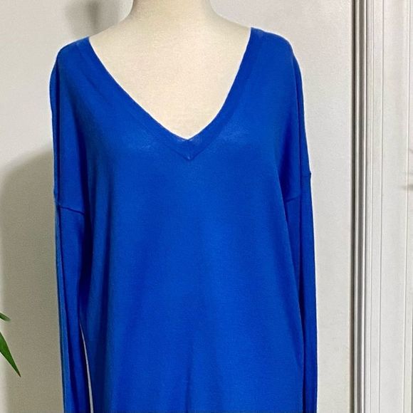 Ann Taylor Size Small Cashmere Lightweight Long Sleeve V Neck Baby Blue Sweater - Picture 4 of 15